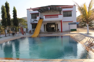farmhouse in karjat with swimming Pool