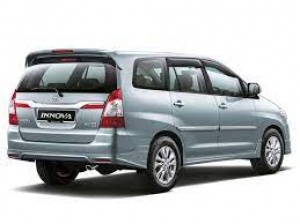 4, 6 and 7 seater car on rent in Mumbai